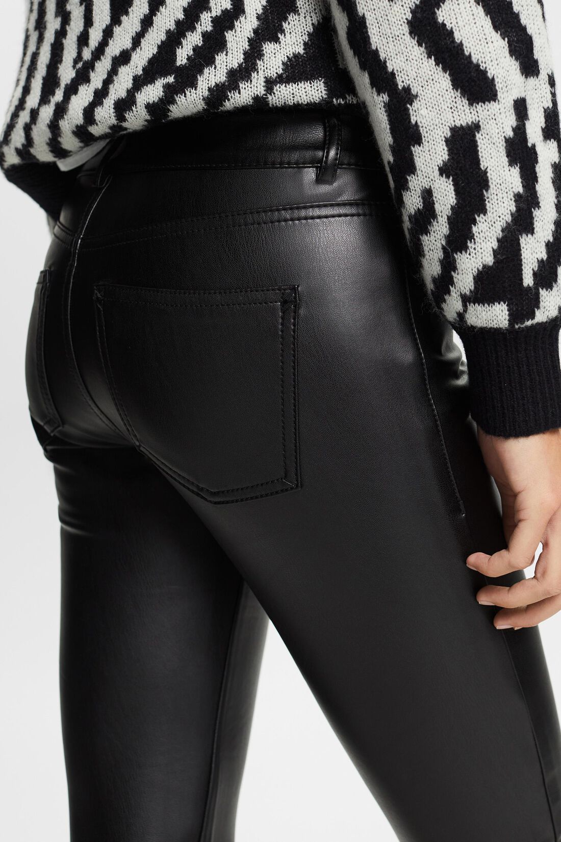 Kick-Flare-Hose in Lederoptik