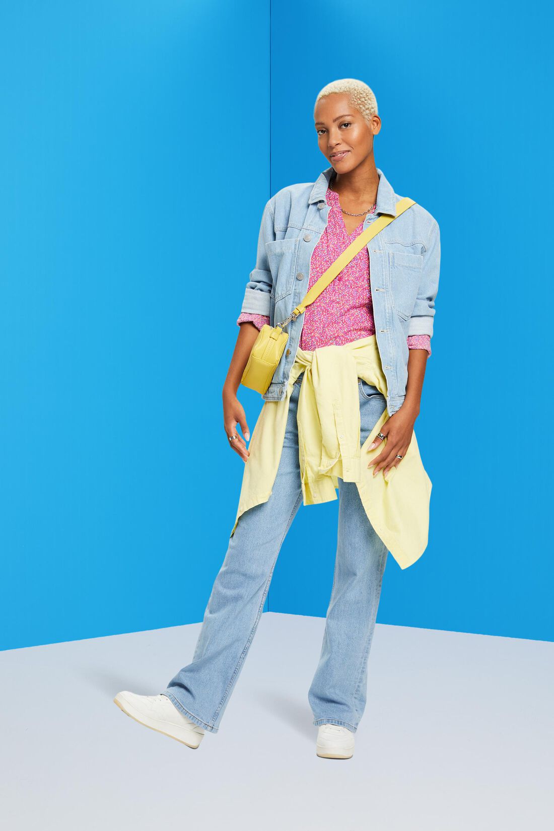 Florale Bluse mit V-Ausschnitt und Kn&ouml;pfen