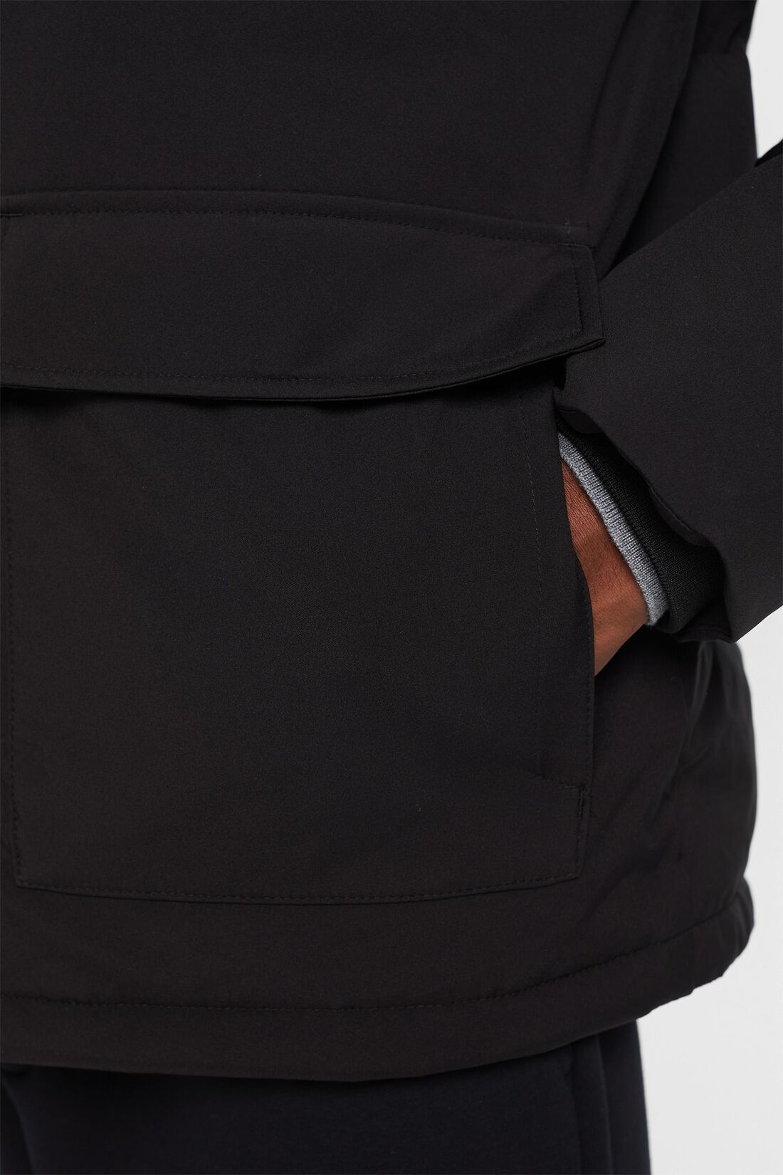 Daunenjacke mit Kapuze