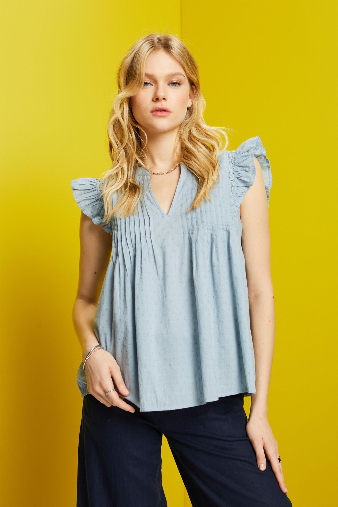&Auml;rmellose Bluse aus Swiss Dot, 100 % Baumwolle