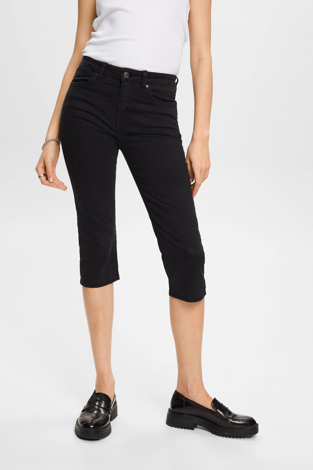 Capri-Jeans mit mittelhohem Bund