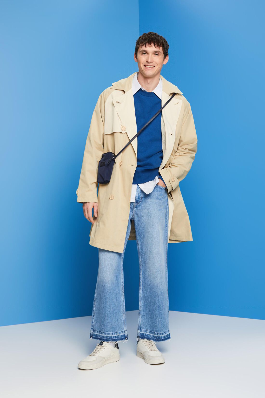 Kurzer Trenchcoat mit Kapuze