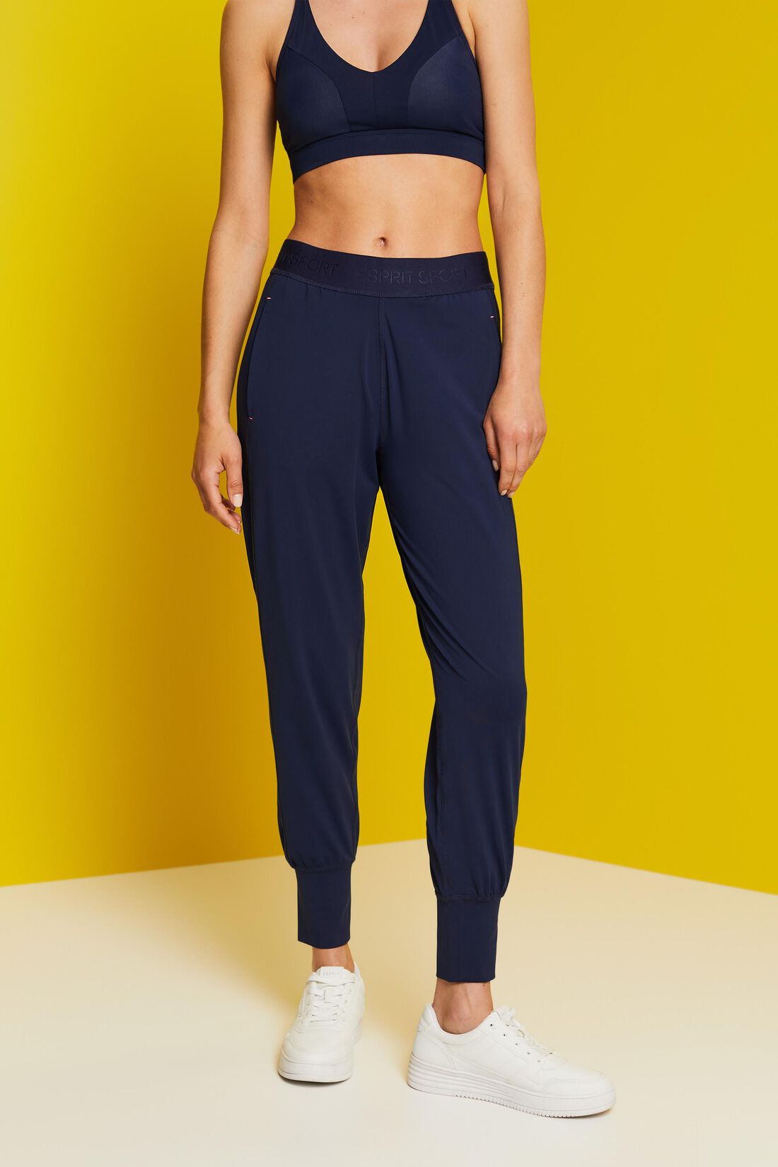 Pants knitted