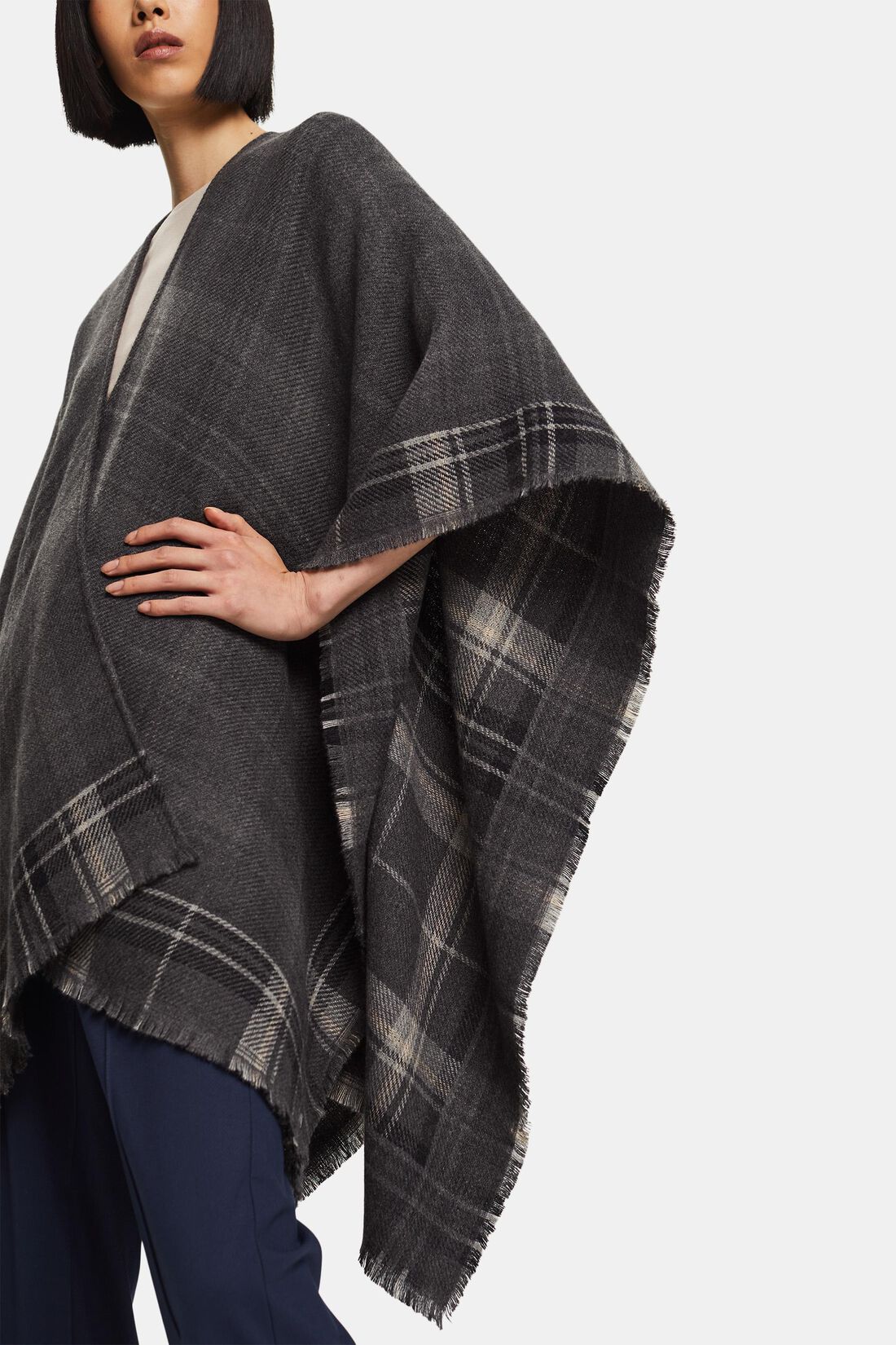 Einfarbiger, vorne offener Poncho