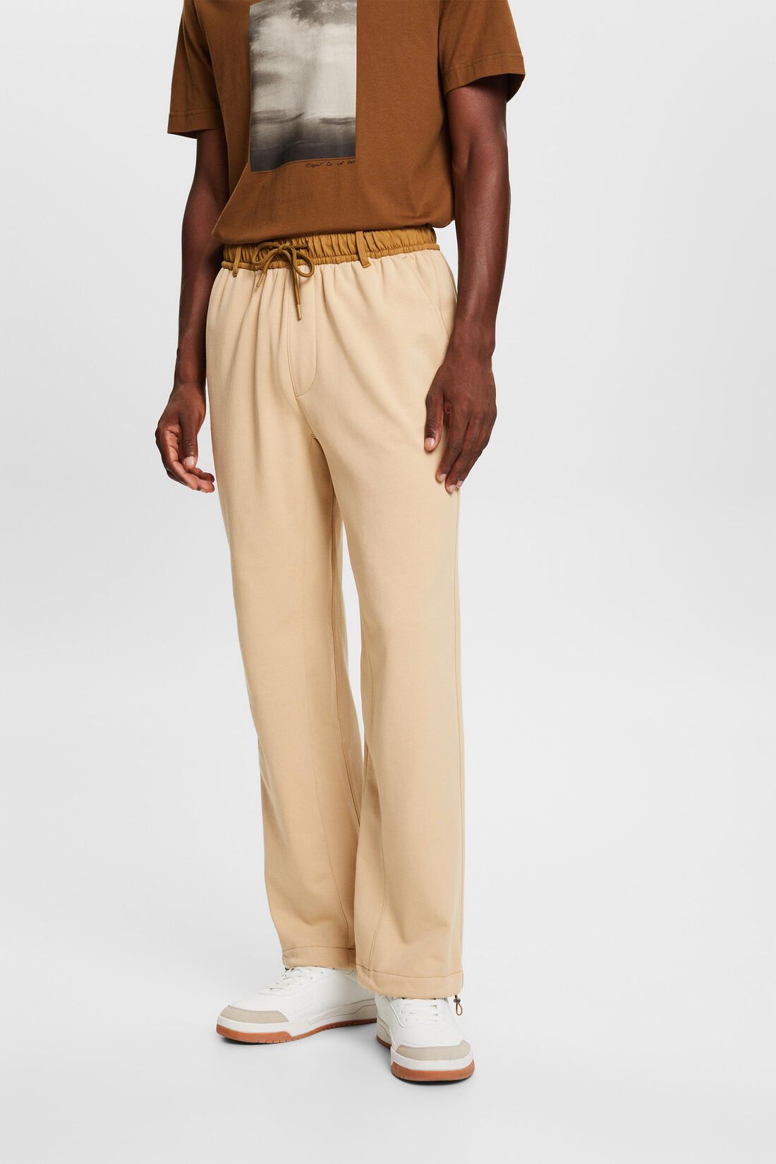 Jogger mit geradem Bein