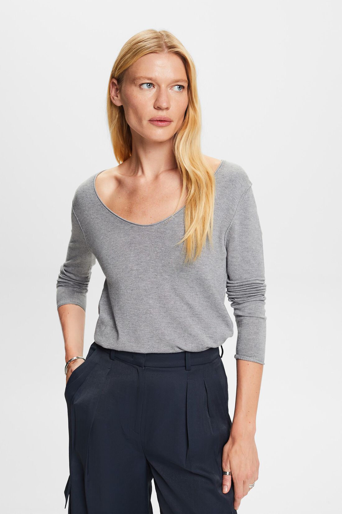 Pullover mit abgerundetem V-Ausschnitt