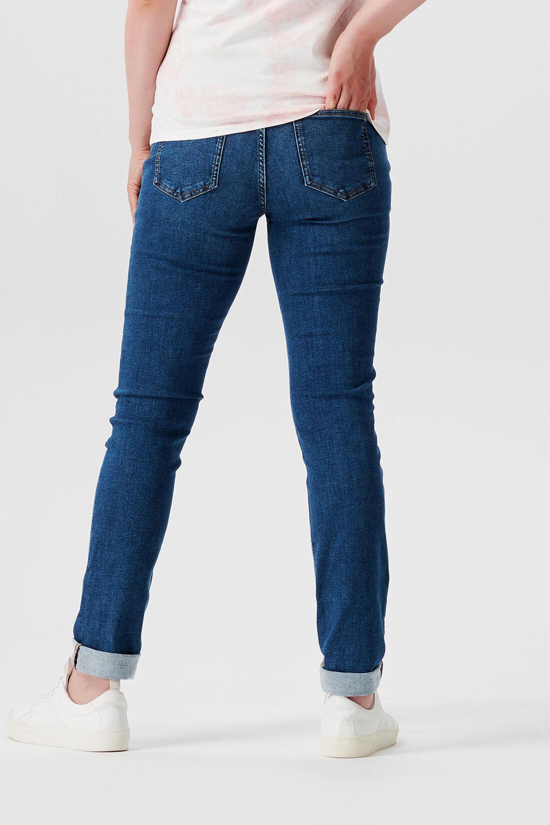Schmal geschnittene Jeans mit &Uuml;berbauchbund