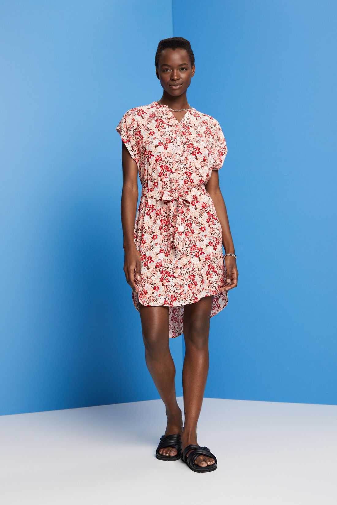 Kleid mit G&uuml;rtel und Cr&ecirc;pe-Effekt