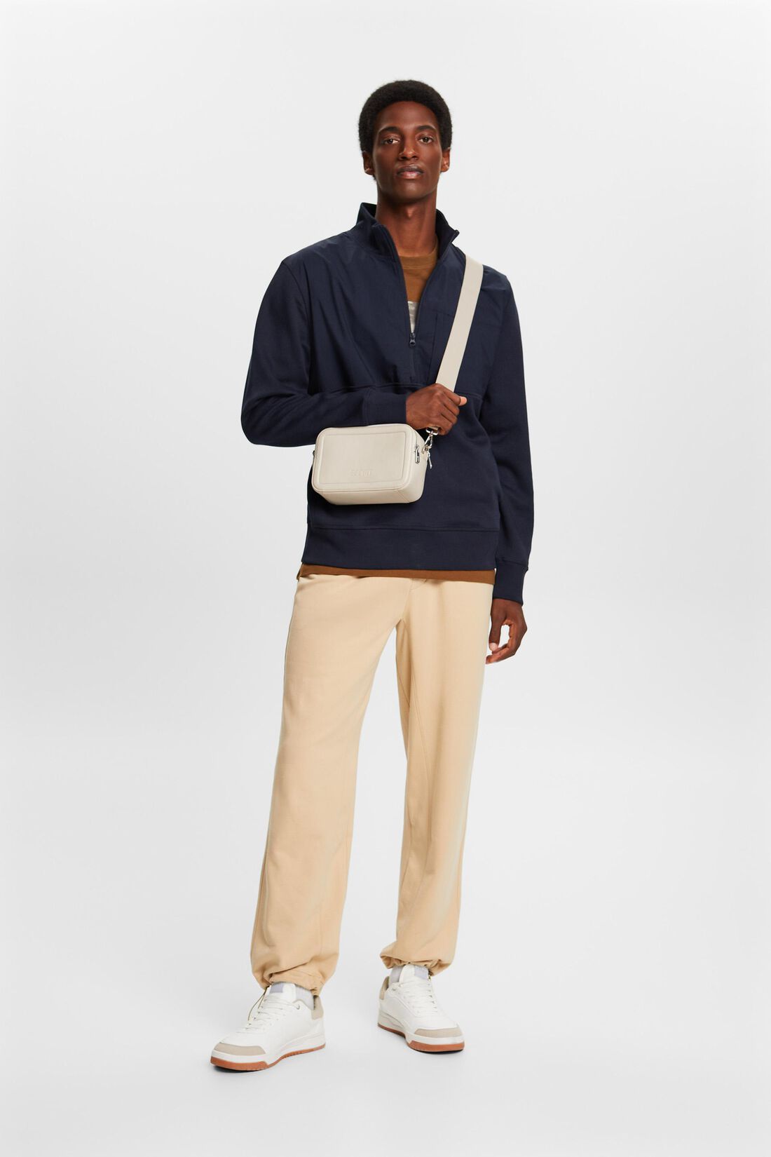 Jogger mit geradem Bein