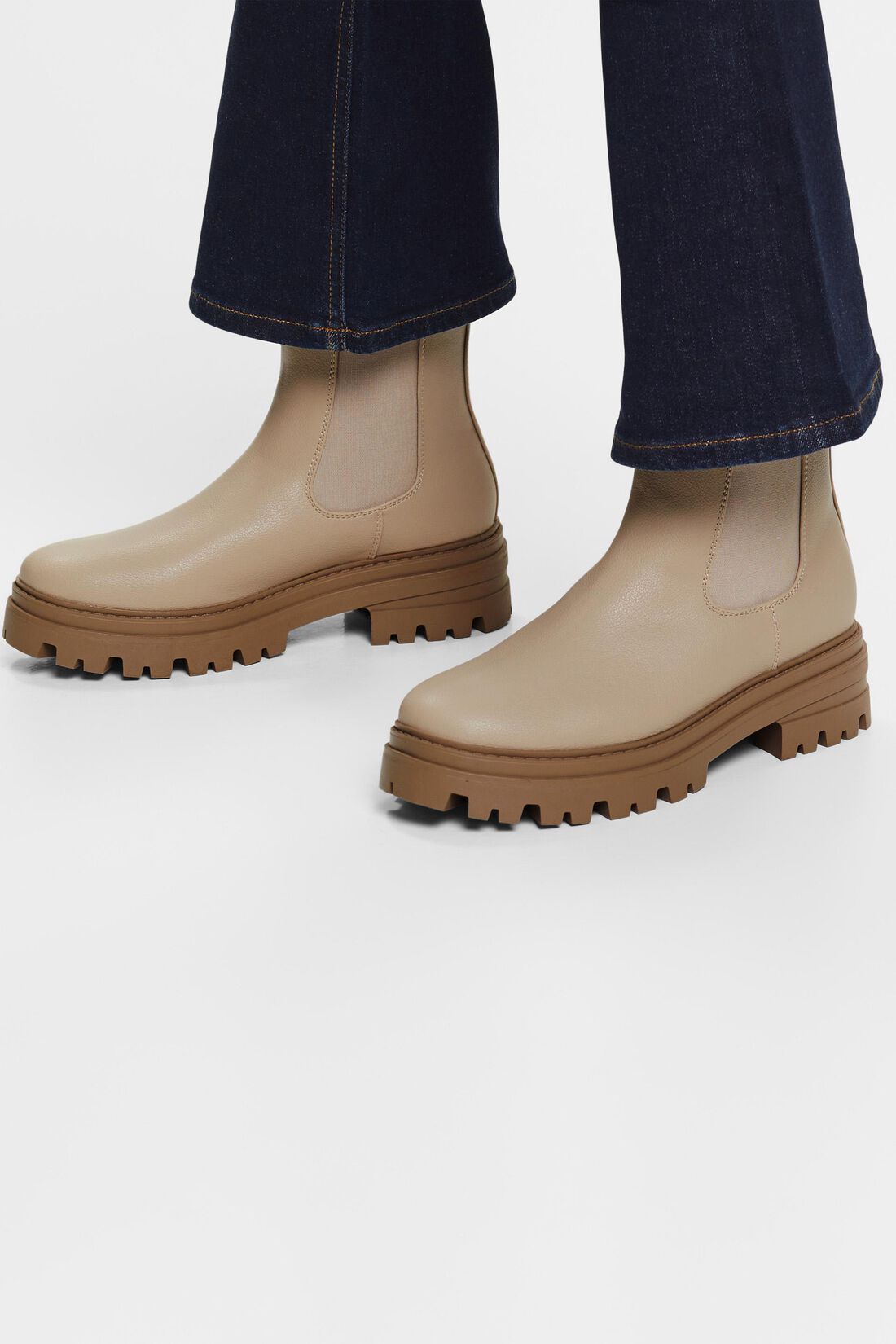 Grobe Boots in Lederoptik