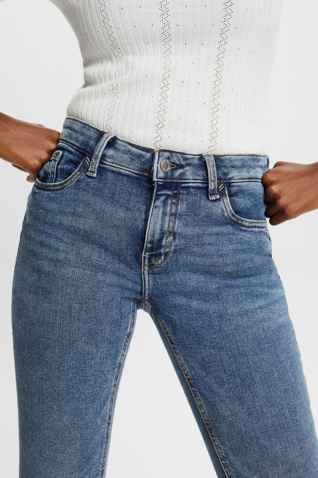 Recycelt: Skinny Stretchjeans mit mittelhohem Bund