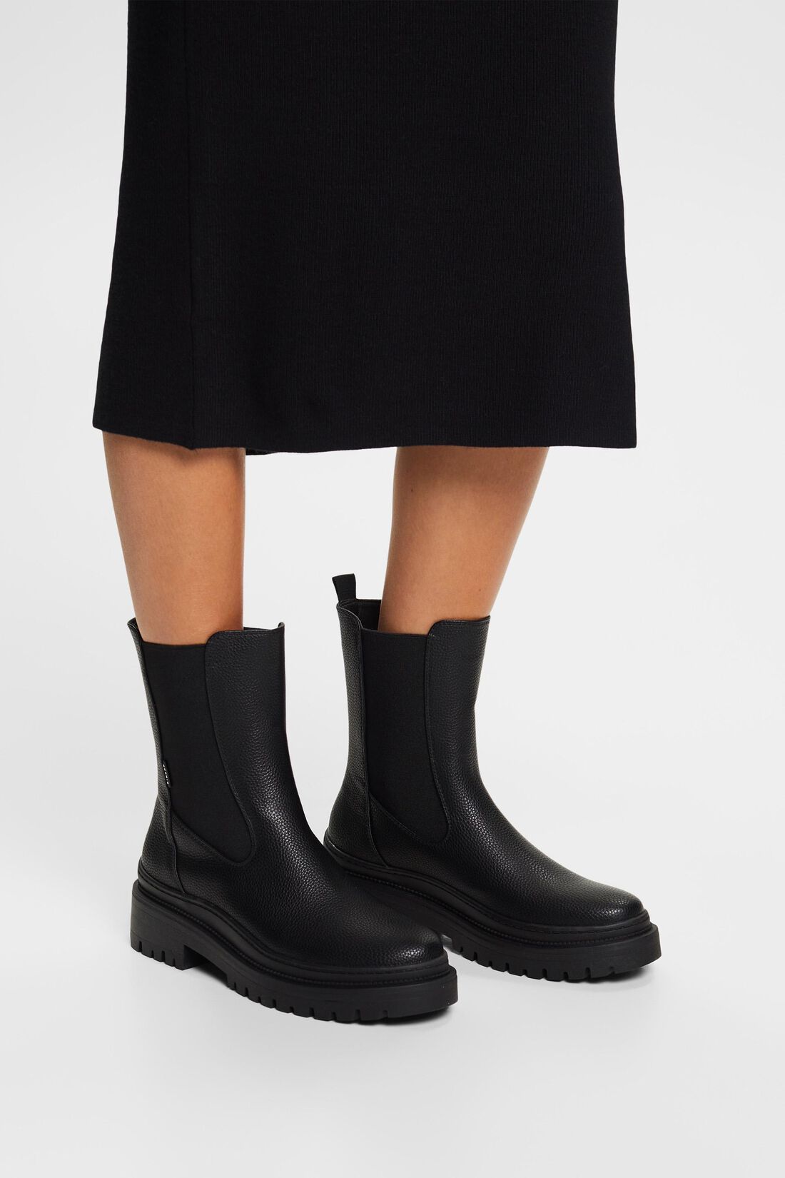 Grobe Boots in Lederoptik