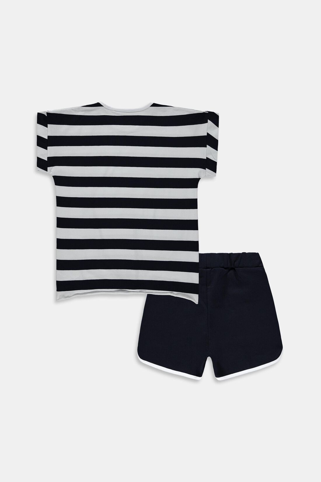 Gemischtes Set: T-Shirt und Shorts