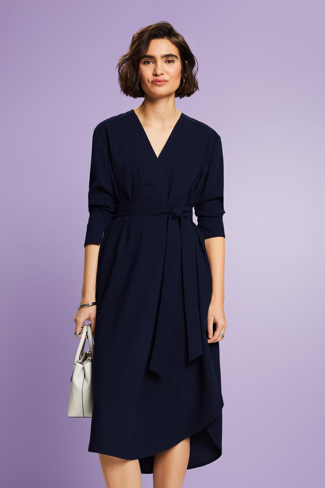 Midikleid mit V-Ausschnitt und G&uuml;rtel