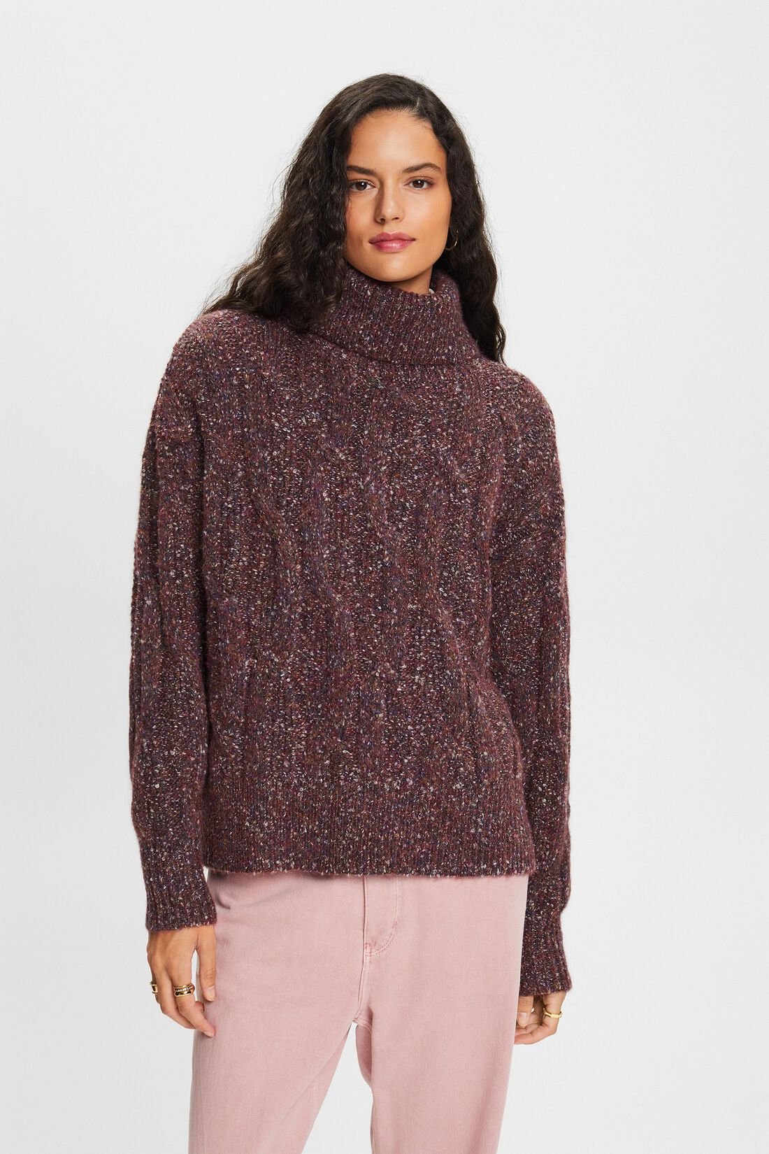 Rollkragenpullover im Zopfstrick-Design