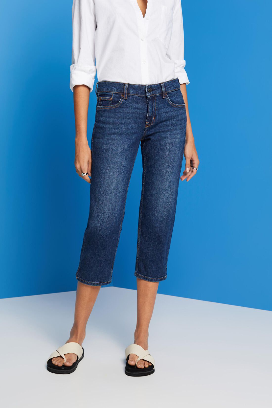Capri-Jeans mit mittelhohem Bund