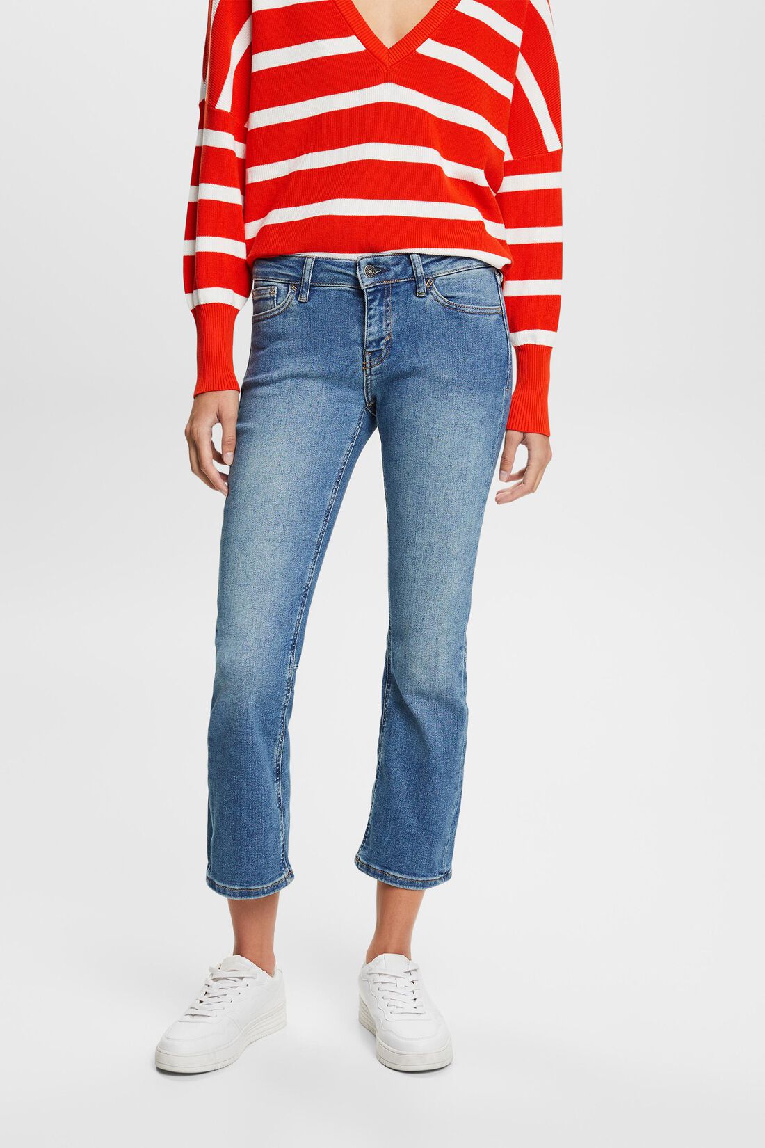Tiefsitzende Jeans mit ausgestelltem Cropped-Bein