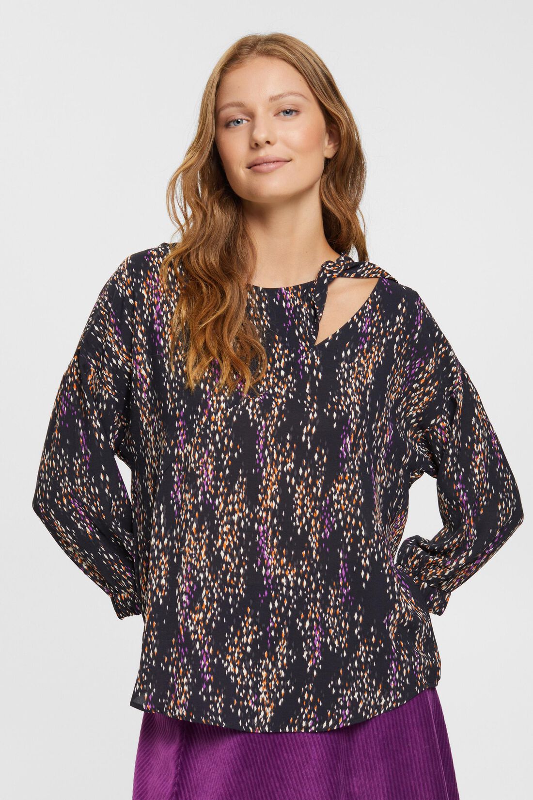 Gemusterte Bluse mit Cut-Out-Detail