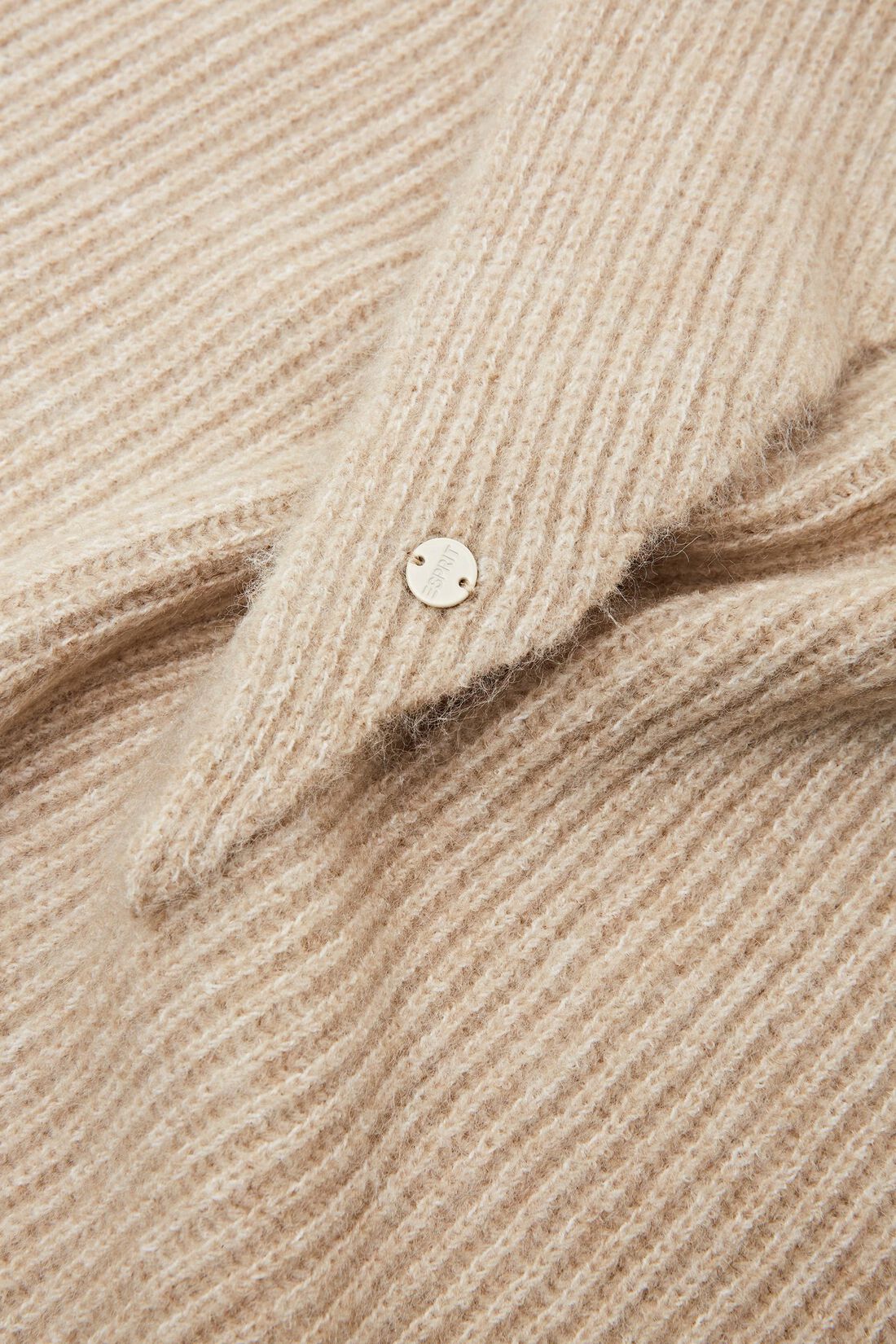 Dreieckiger Rippstrickschal