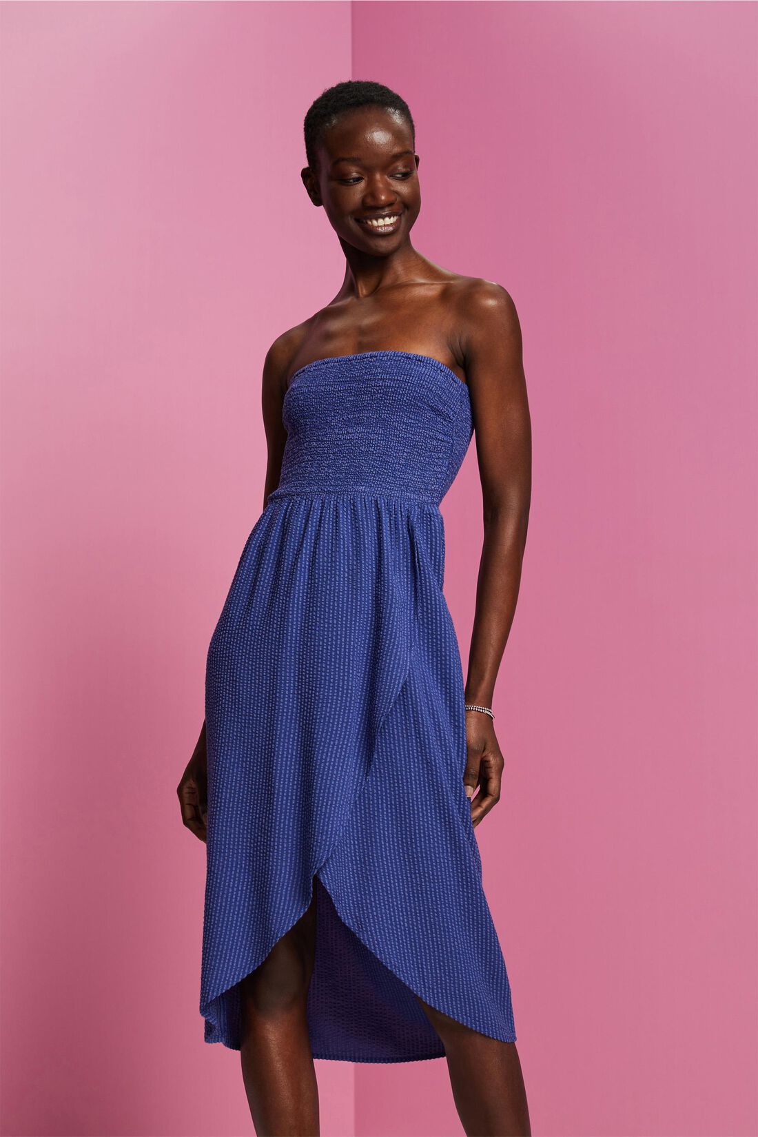 Gesmoktes Schlauchkleid in Midil&auml;nge