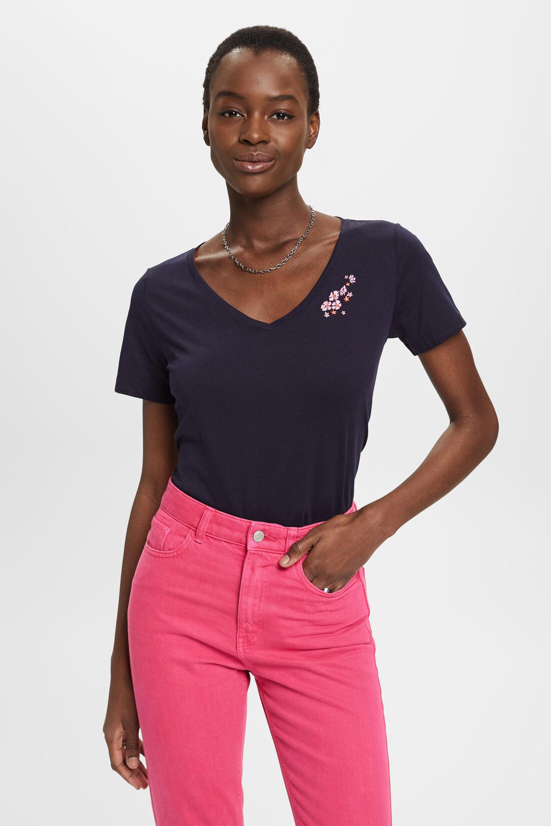 T-Shirt mit V-Ausschnitt und floraler Stickerei