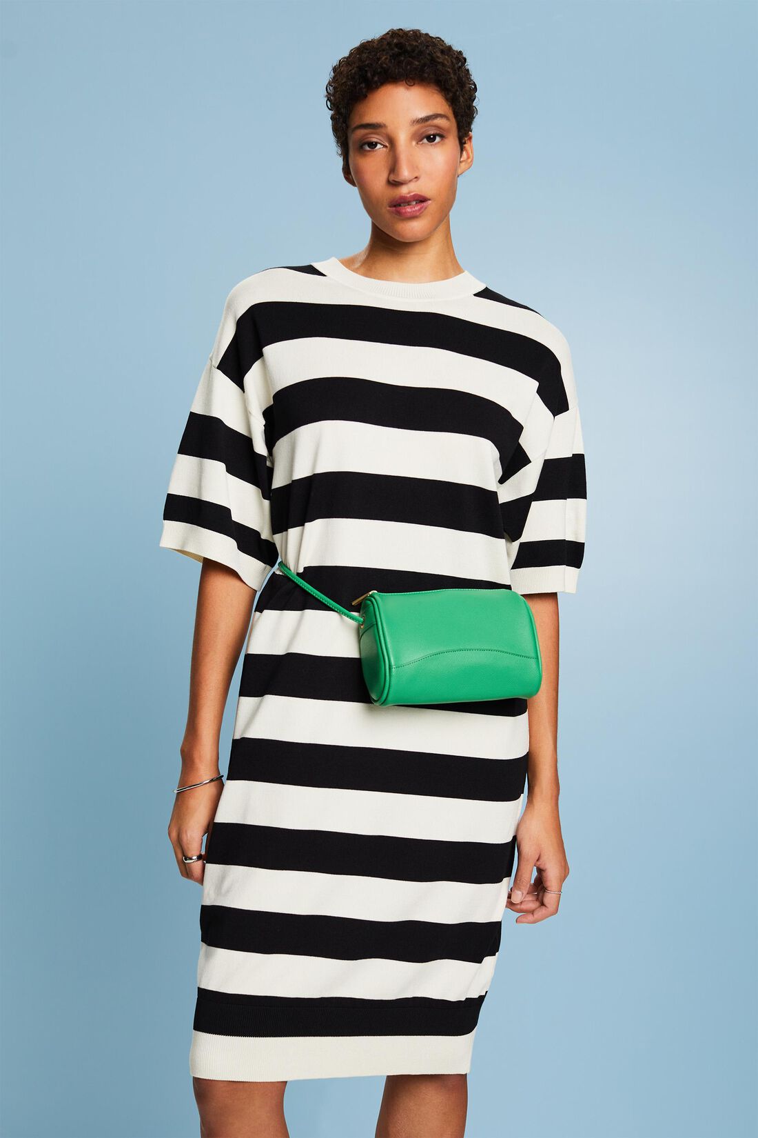 Gestreiftes Strickkleid im Oversize-Look