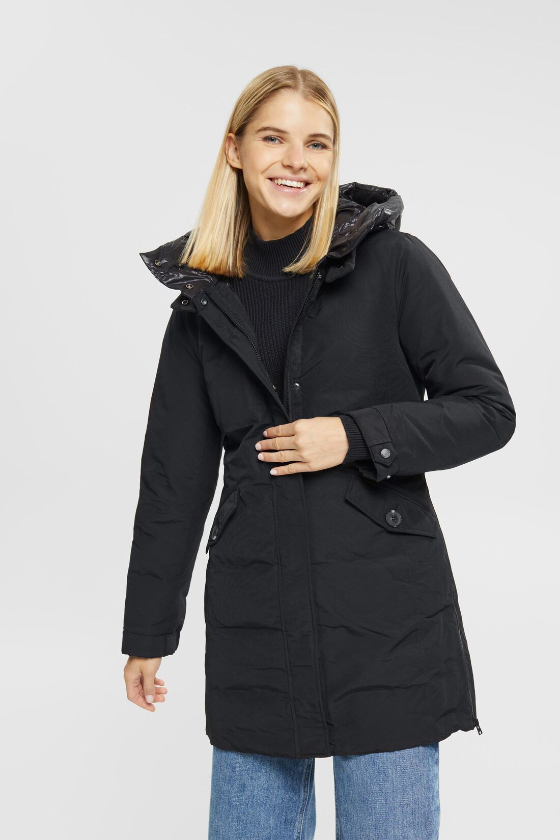Jacke mit Kapuze und F&uuml;llung aus recycelten Daunen