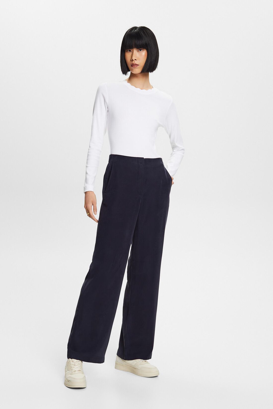 Hose mit hohem Bund und weitem Bein