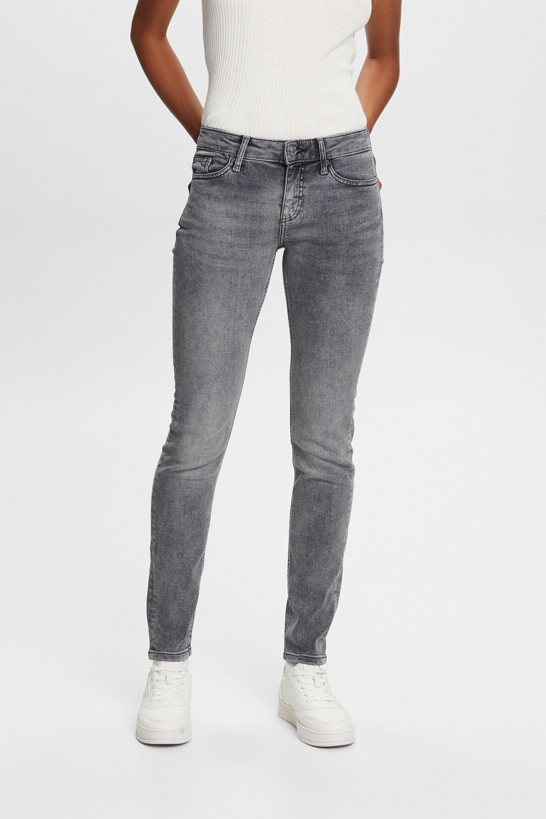 Jeans mit mittlerer Bundh&ouml;he und schmaler Passform