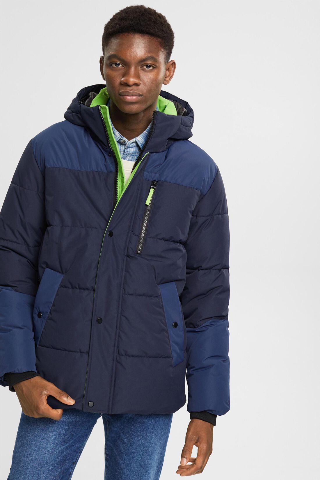 Steppjacke mit neonfarbigen Details