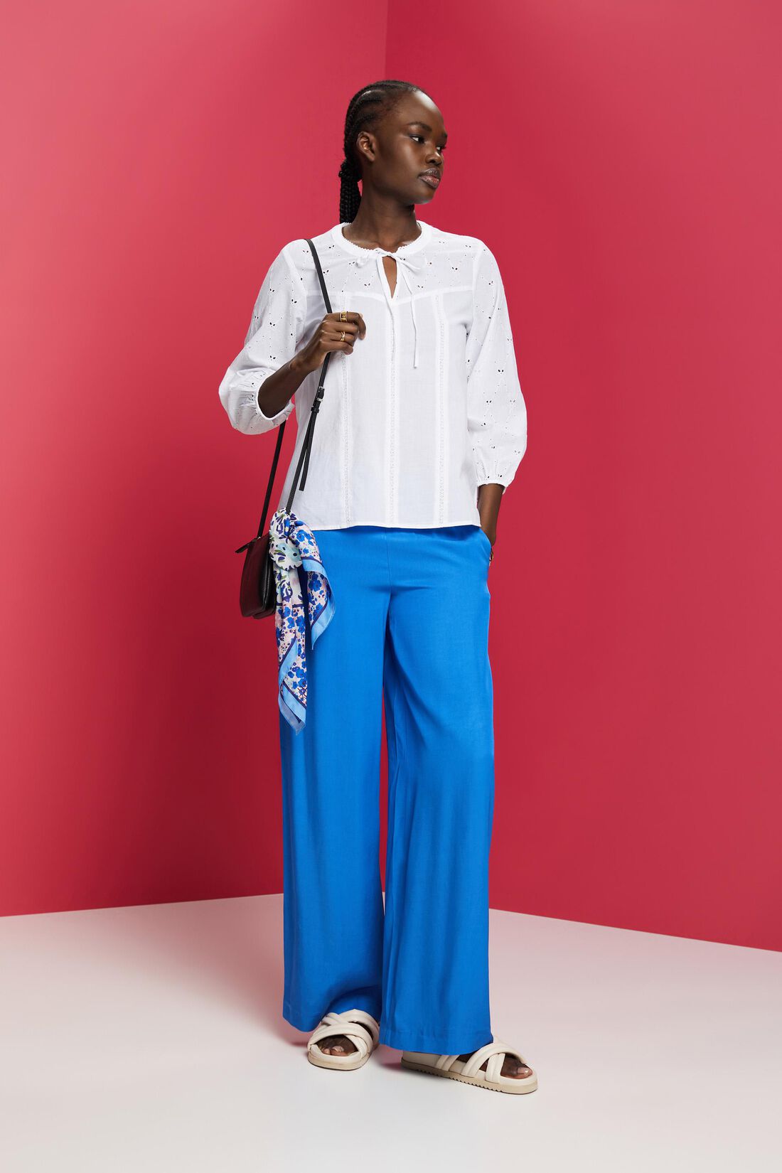 Bluse mit Stickerei, 100 % Baumwolle