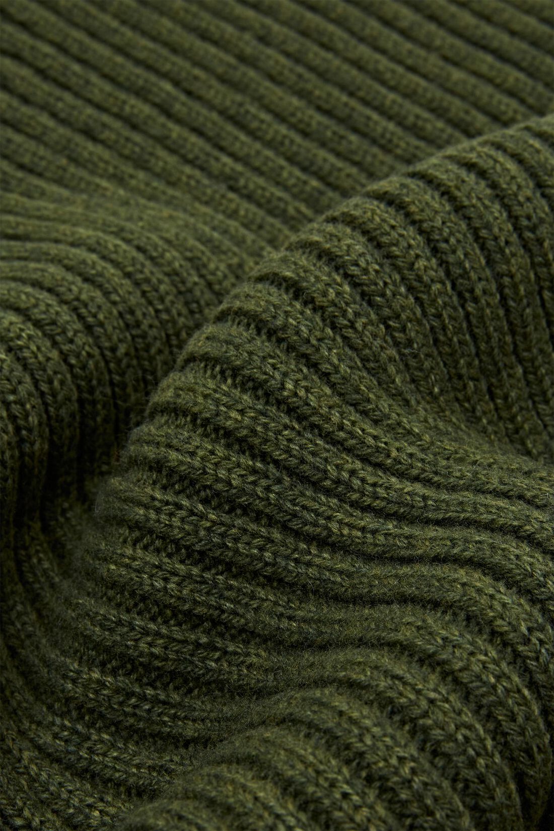 Loop-Schal in Rippstrick-Design