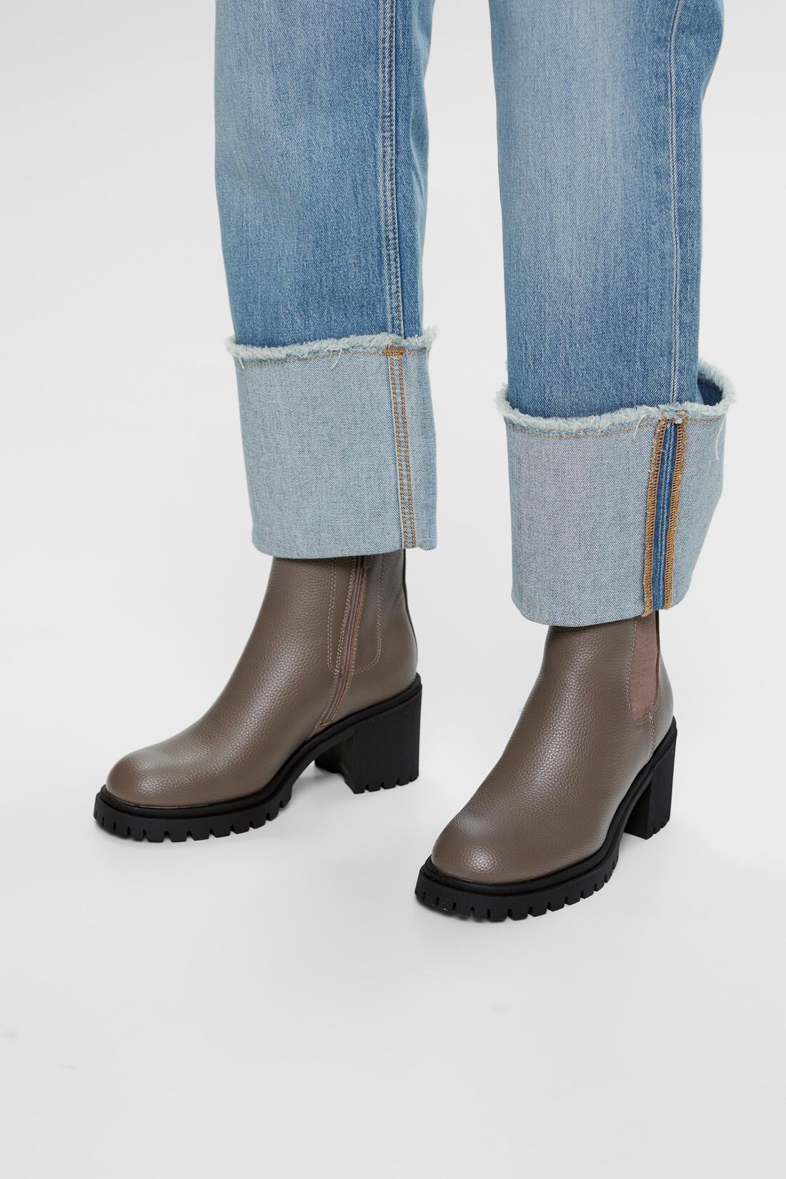 Boots mit grobem Blockabsatz