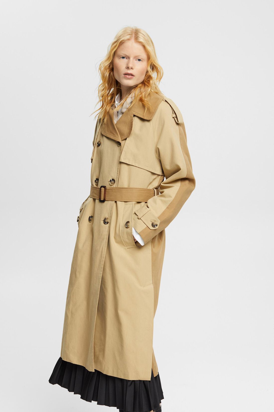 Trenchcoat im Bahnendesign