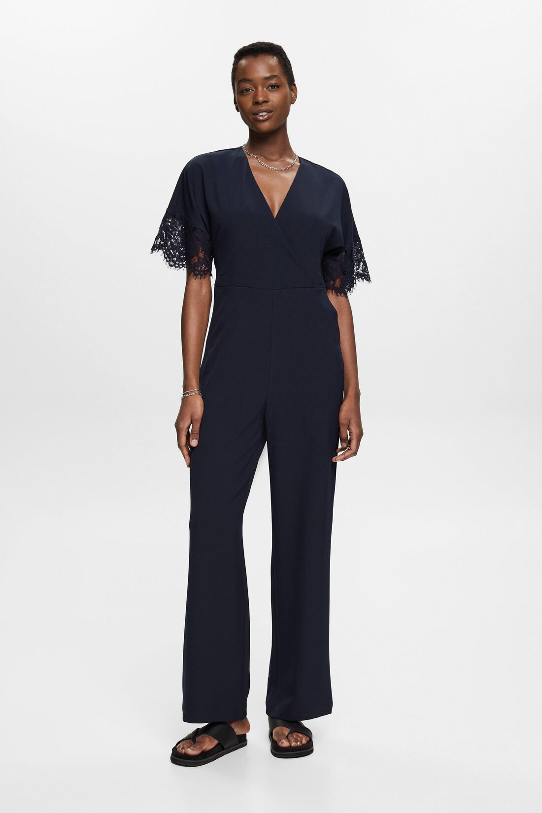 Jumpsuit mit weitem Bein und Spitzen&auml;rmeln