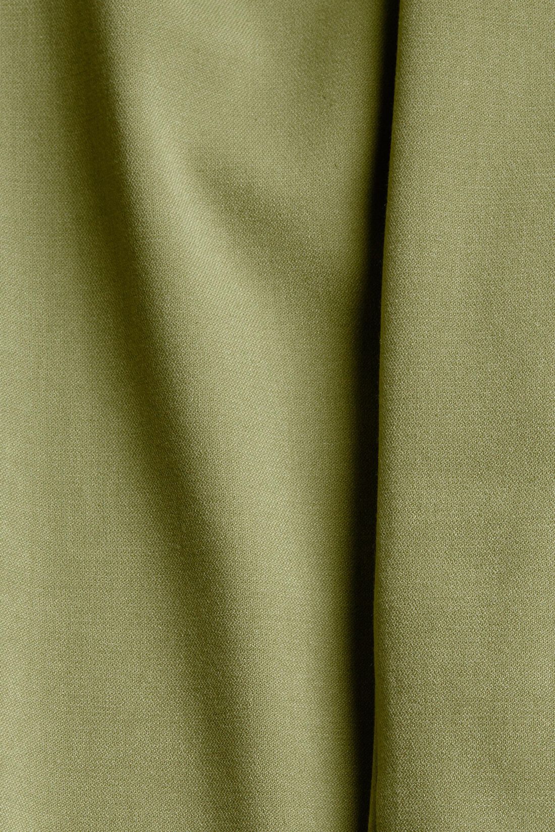 Chino mit hohem Bund und G&uuml;rtel