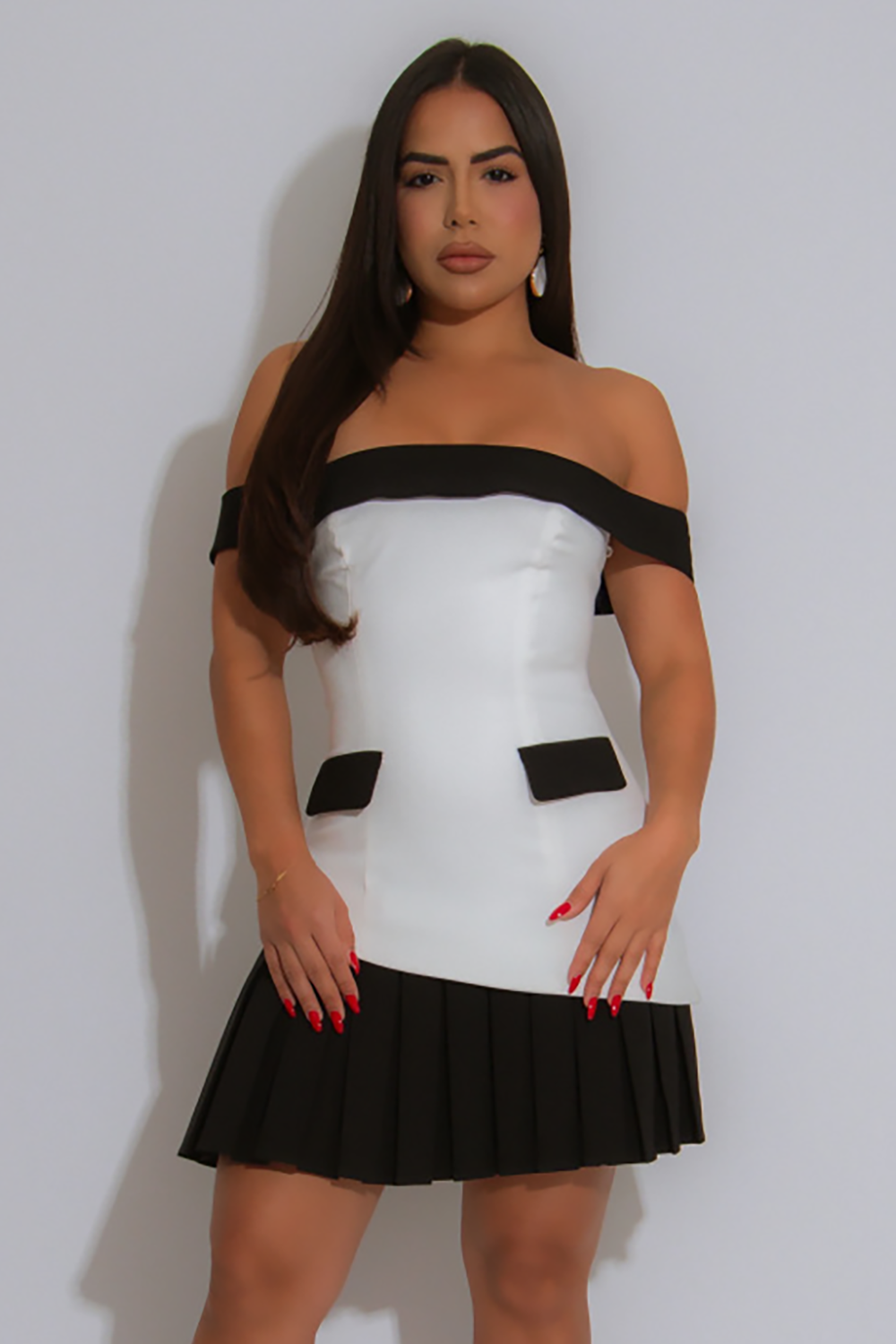 Off Shoulder Boat Neck Cinch Waist Colorblock Pleated Mini Dresses-White