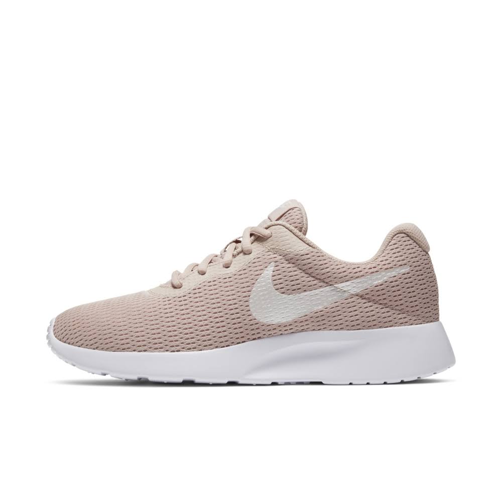 NIKE Women&s Tanjun Running Shoes