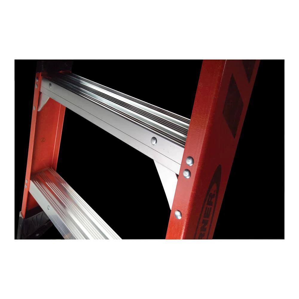 Werner 7407 7 ft Fiberglass 375 lb Capacity Stepladder IAA