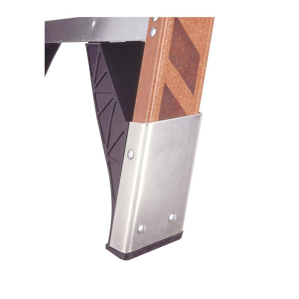 Werner 7407 7 ft Fiberglass 375 lb Capacity Stepladder IAA