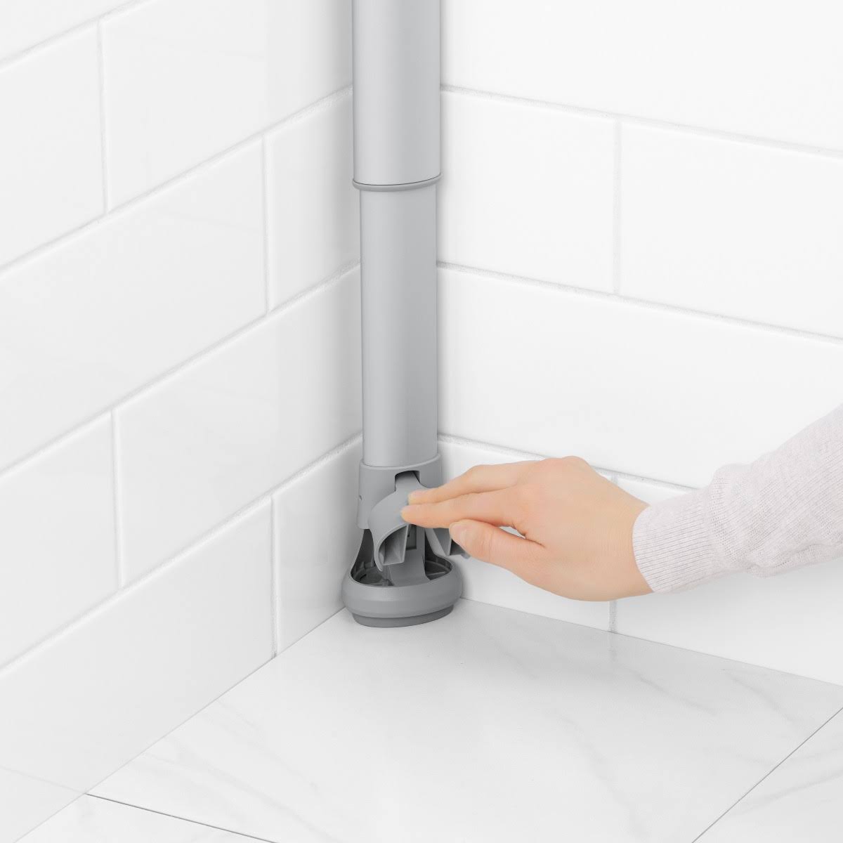 Good Grips Quick-Extend Aluminum Pole Shower Caddy OXO