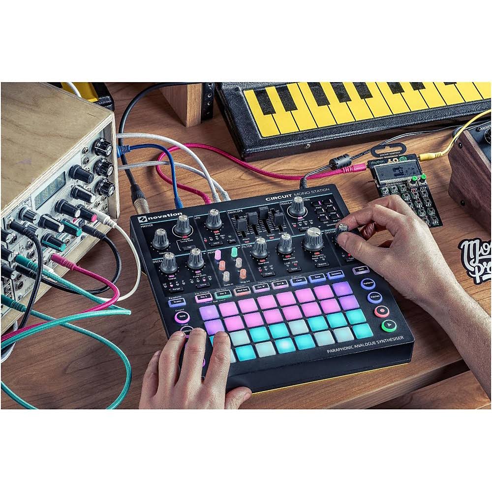 Novation Circuit Mono Station - Paraphonic Analog Synthesizer