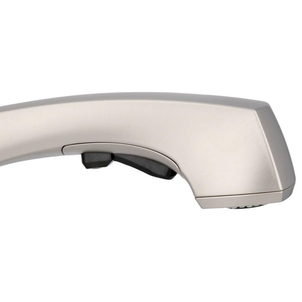 Delta Montauk Single-Handle Pull-Out Sprayer Kitchen Faucet with Soap Dispenser