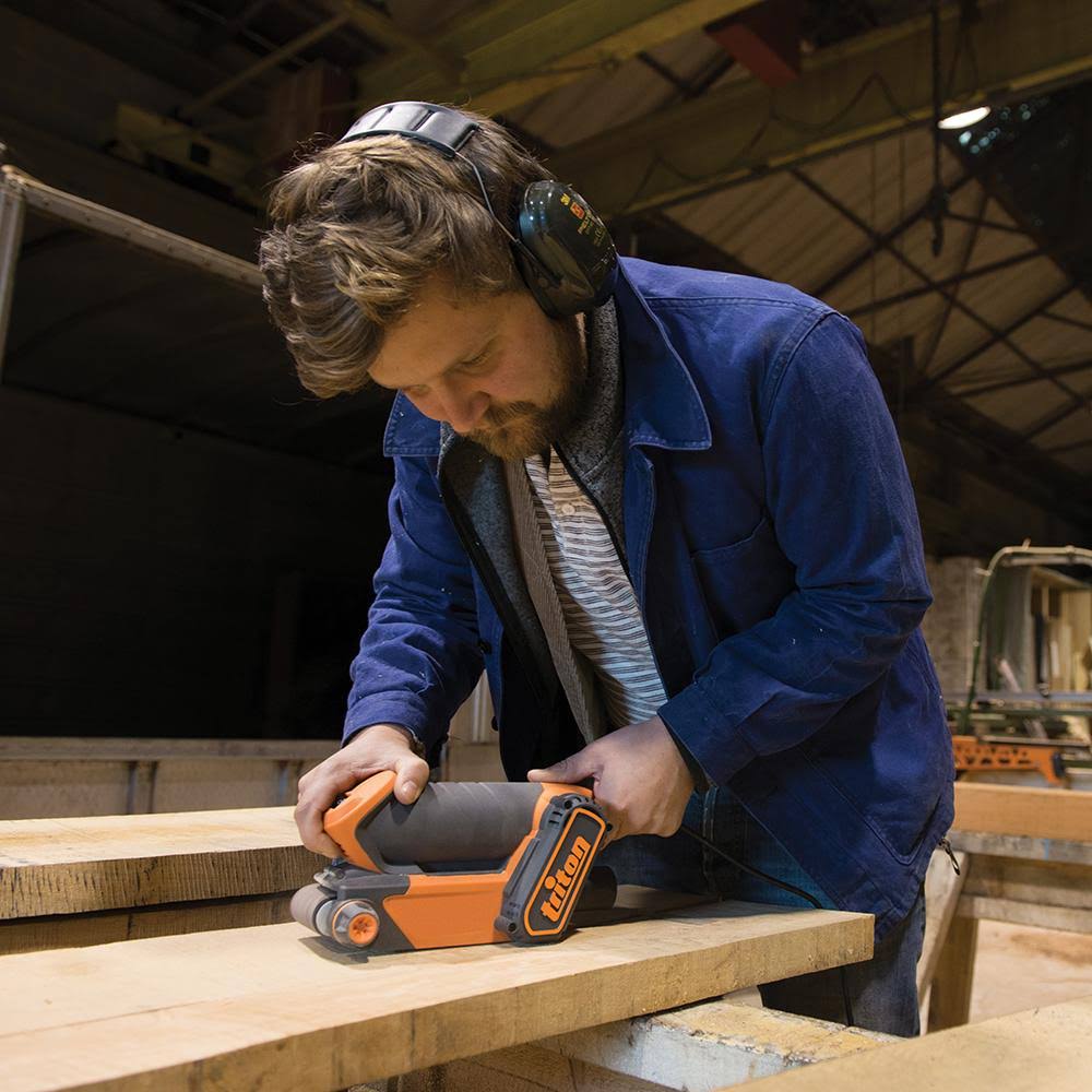 Triton TCMBS Palm Sander