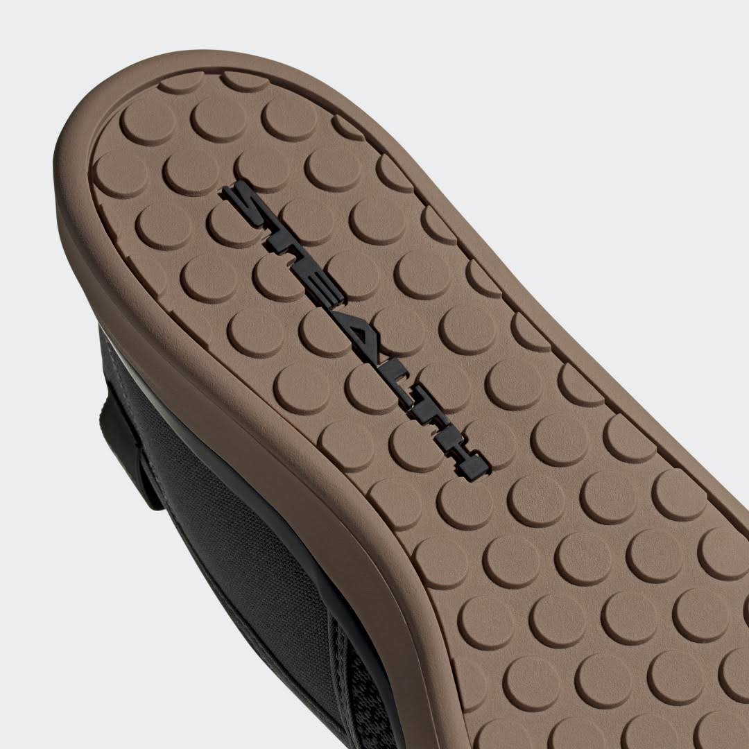 Five Ten Sleuth Slip-On Men's Flat Shoe: Gray Five/Black/Gum 8