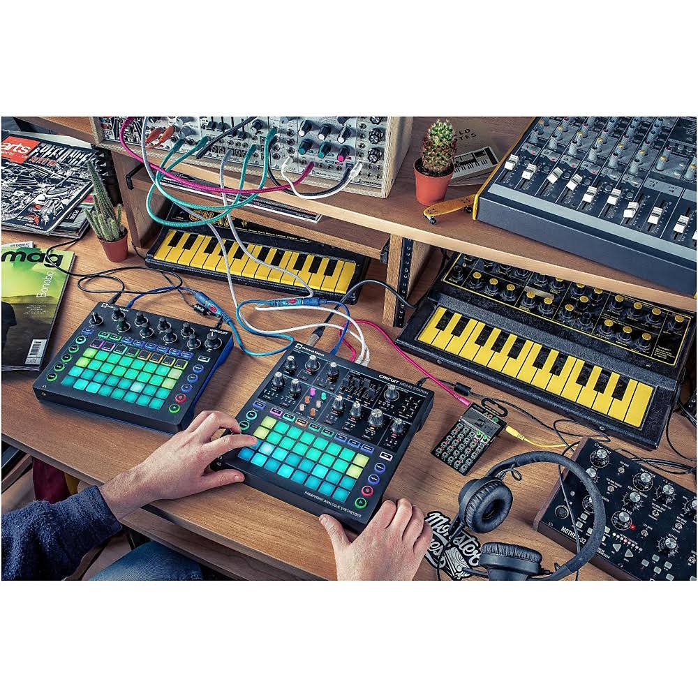 Novation Circuit Mono Station - Paraphonic Analog Synthesizer