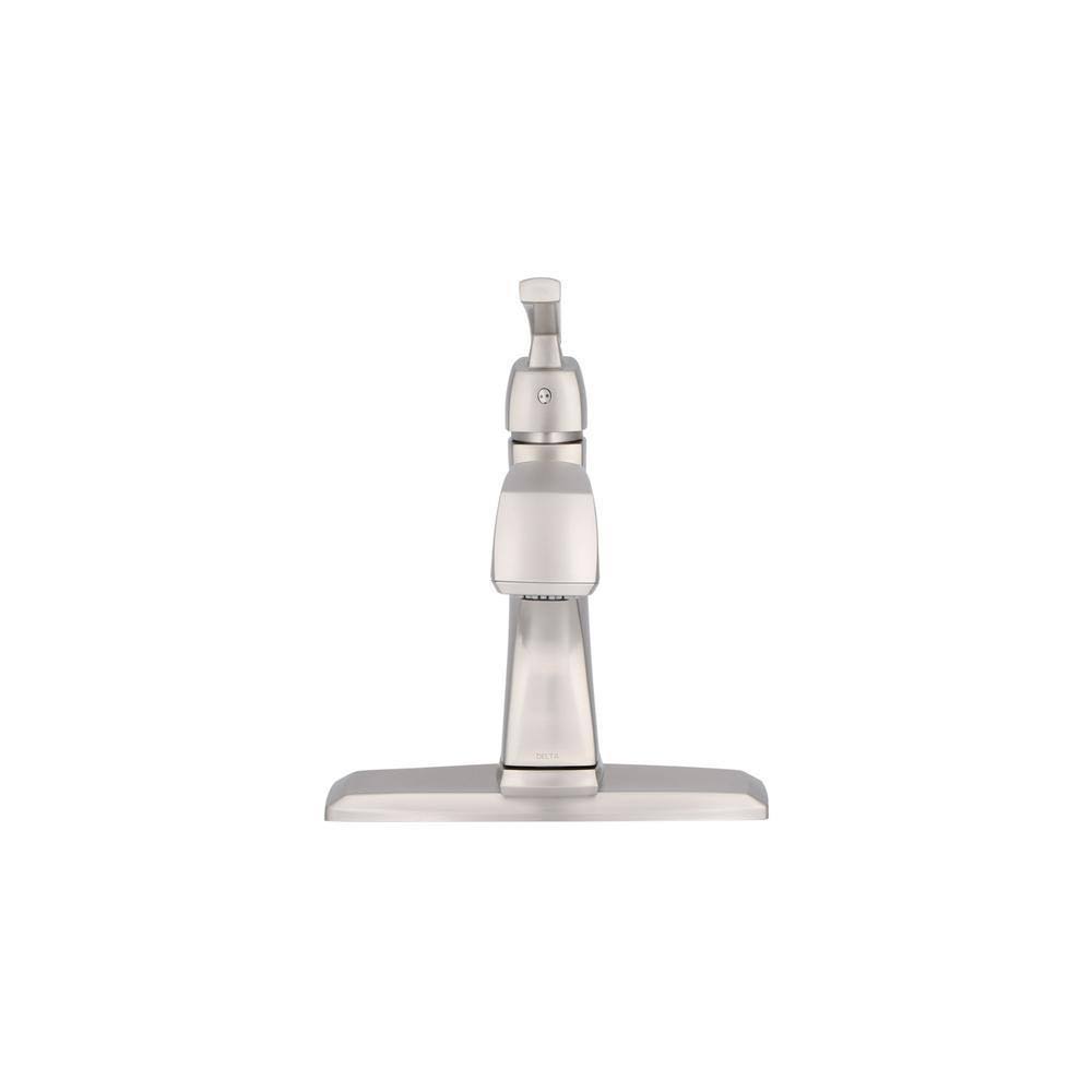 Delta Montauk Single-Handle Pull-Out Sprayer Kitchen Faucet with Soap Dispenser