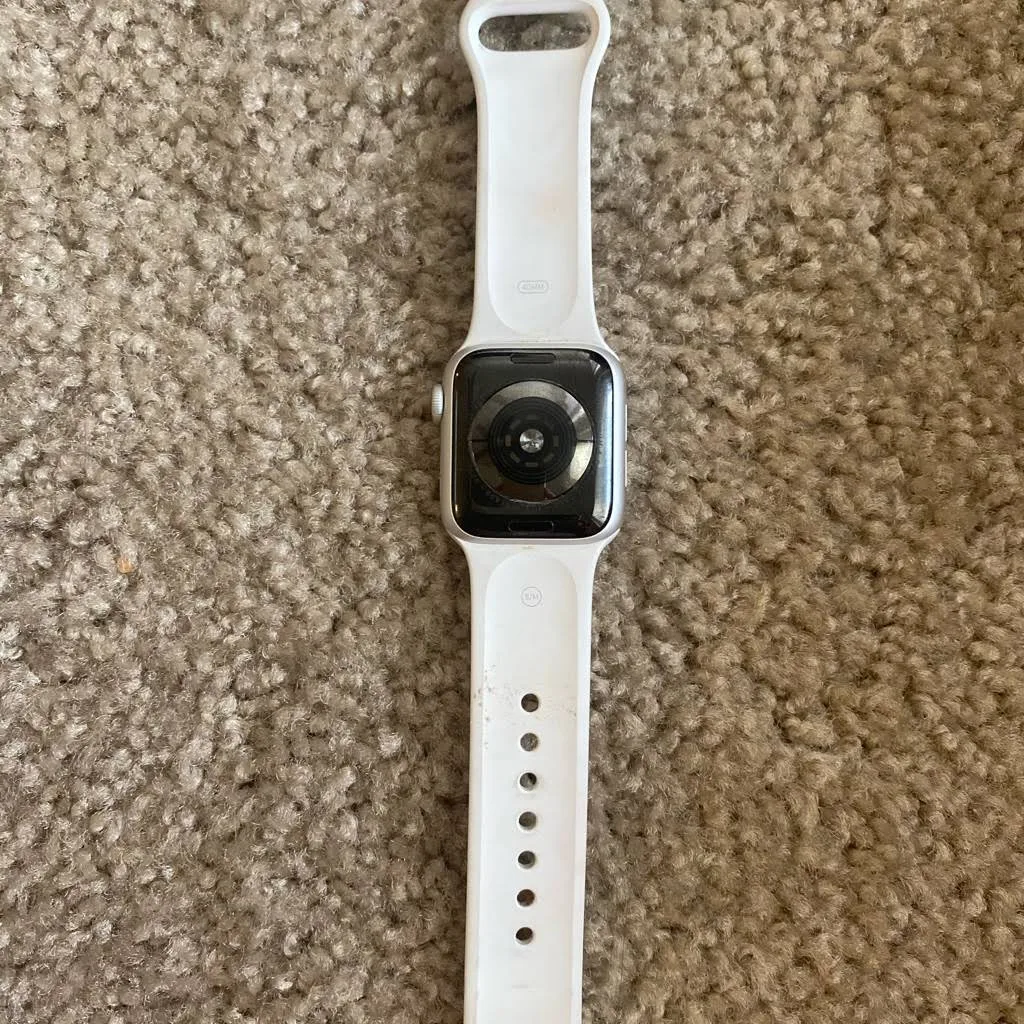 Apple Other | Perfectly Working Apple Watch Series 5! | Color: Silver/White | Size: Os | Ghalenbeck&s Closet