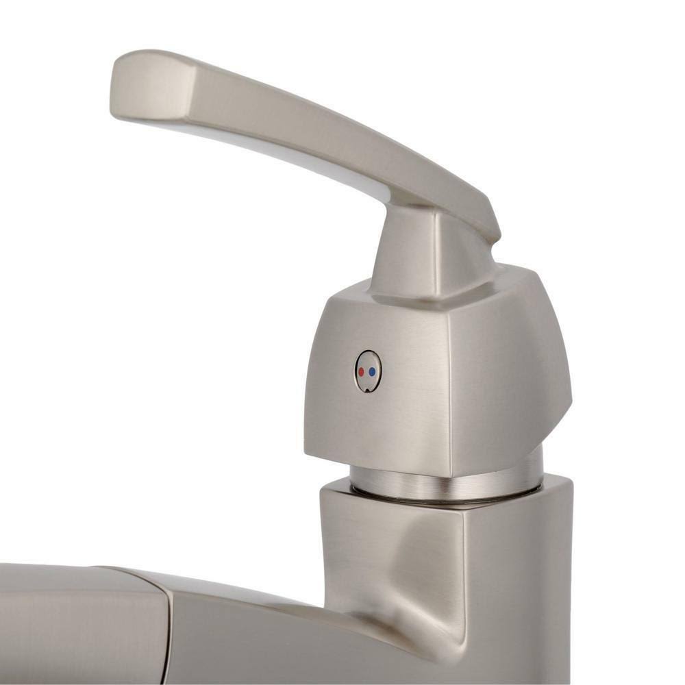 Delta Montauk Single-Handle Pull-Out Sprayer Kitchen Faucet with Soap Dispenser