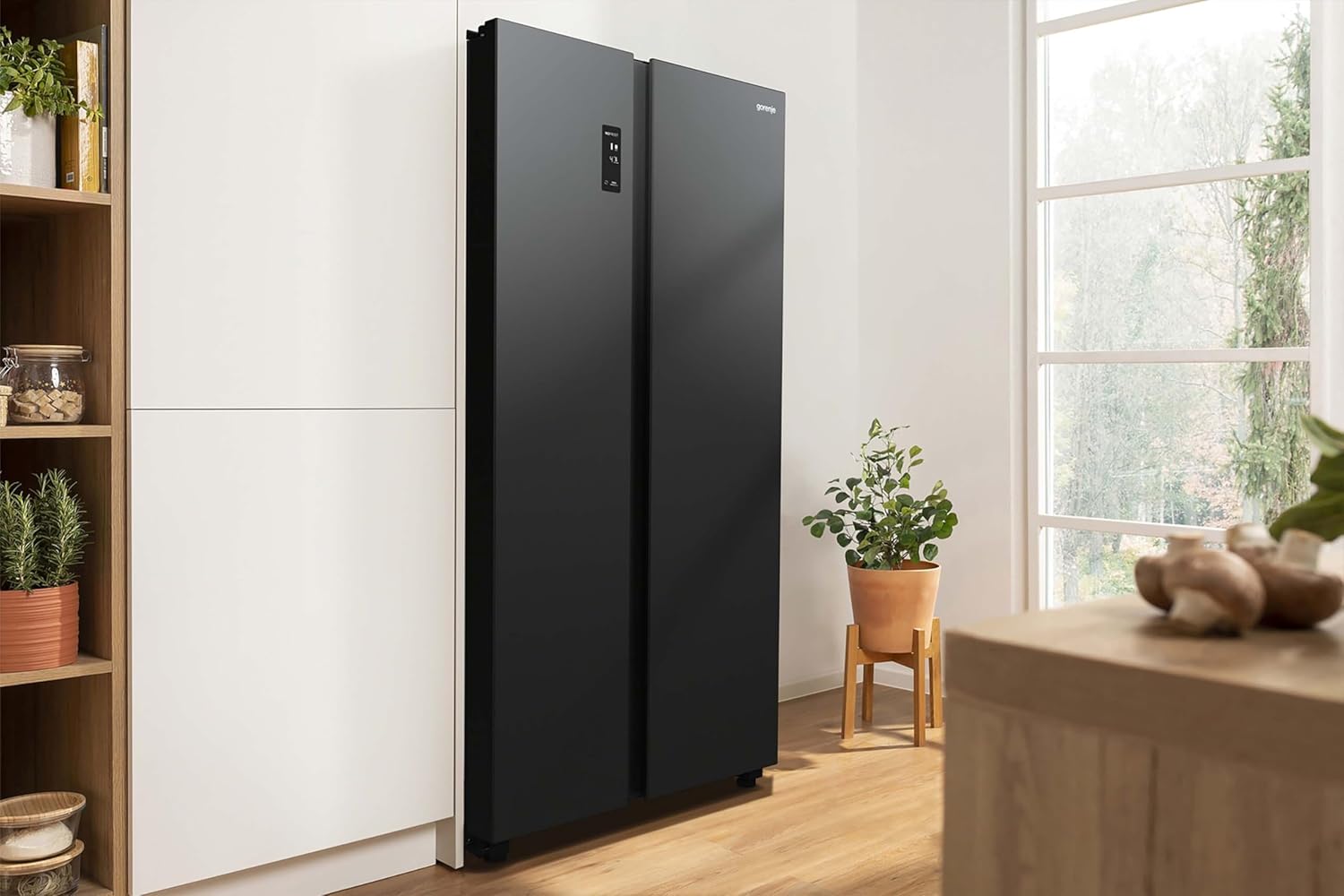 Gorenje NRR 9185 EABXL Side by Side Fridge-Freezer, Made in Europe, EEK E, NoFrostPlus, Inverter Compressor, Crisp Zone, ConvertActive Zone, FastFreeze, 178.6 cm, Black [Energy Class E]